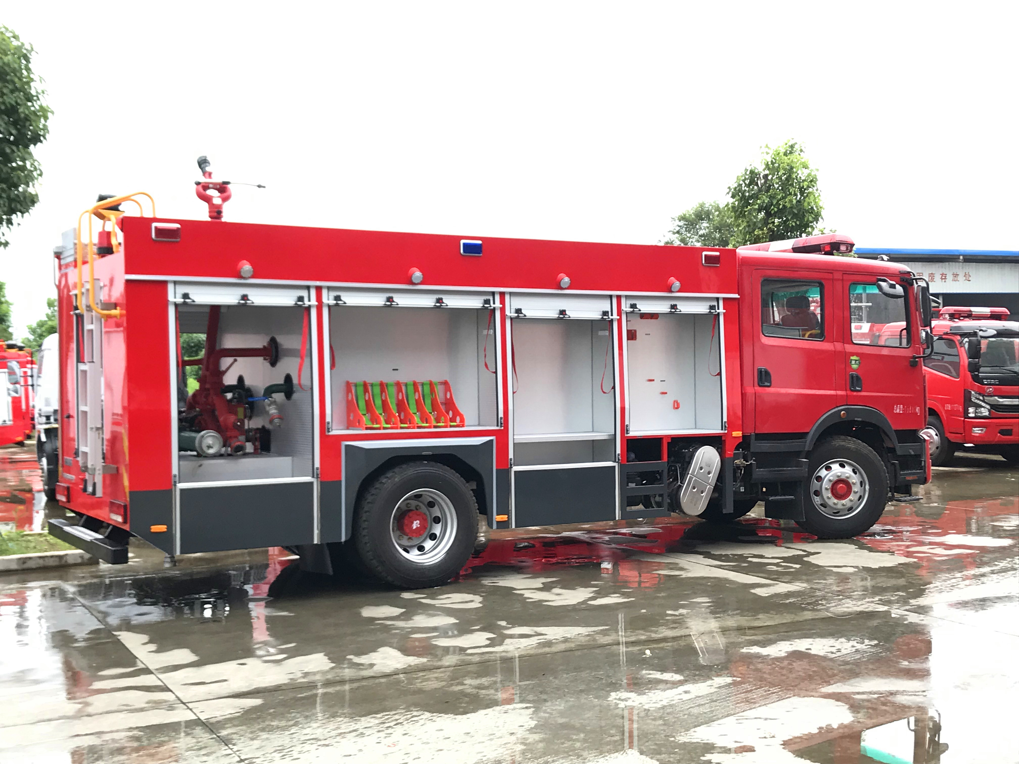 東風D9雙排7噸水罐消防車