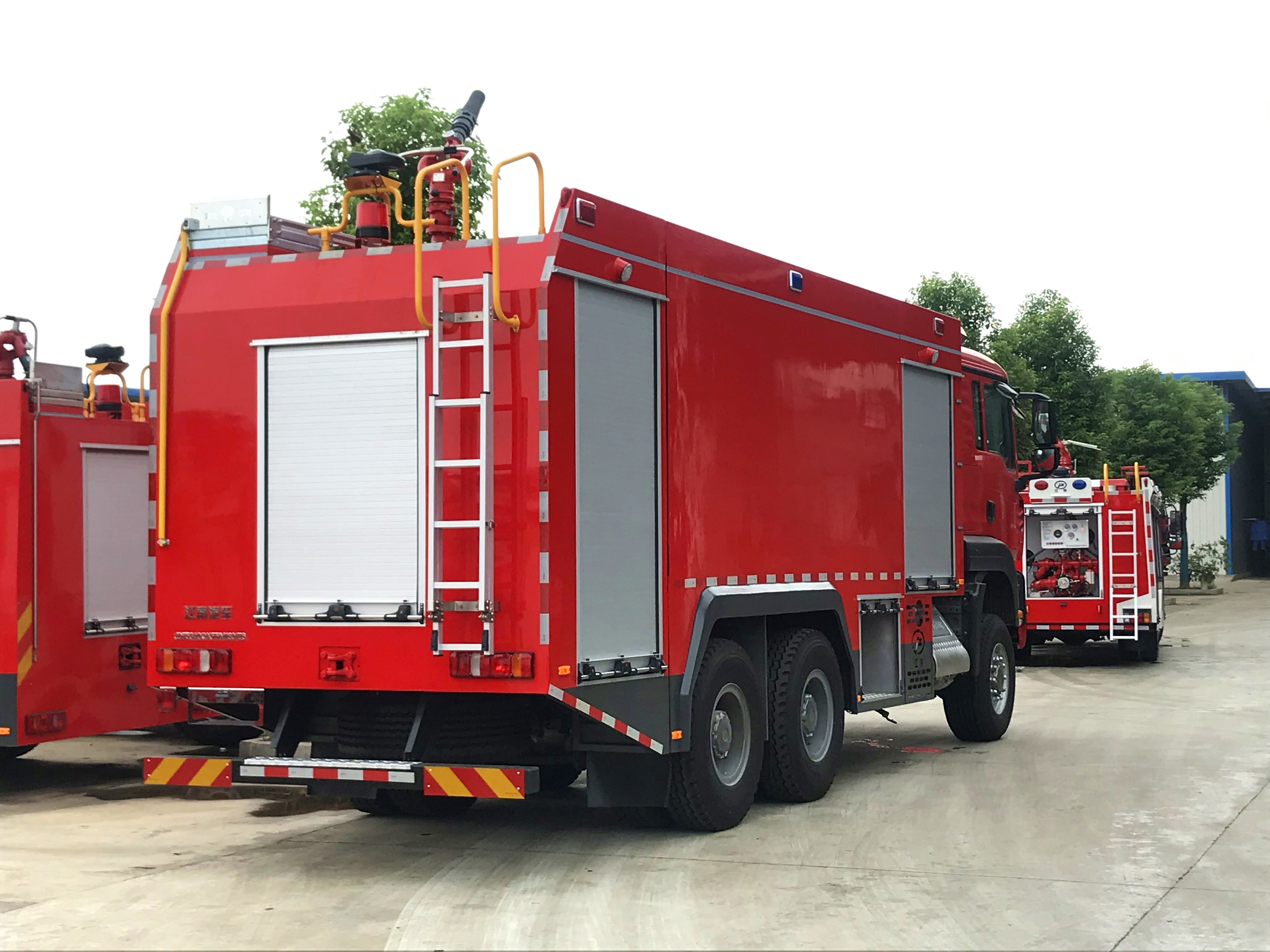 重汽六驅(qū)16噸水罐消防車