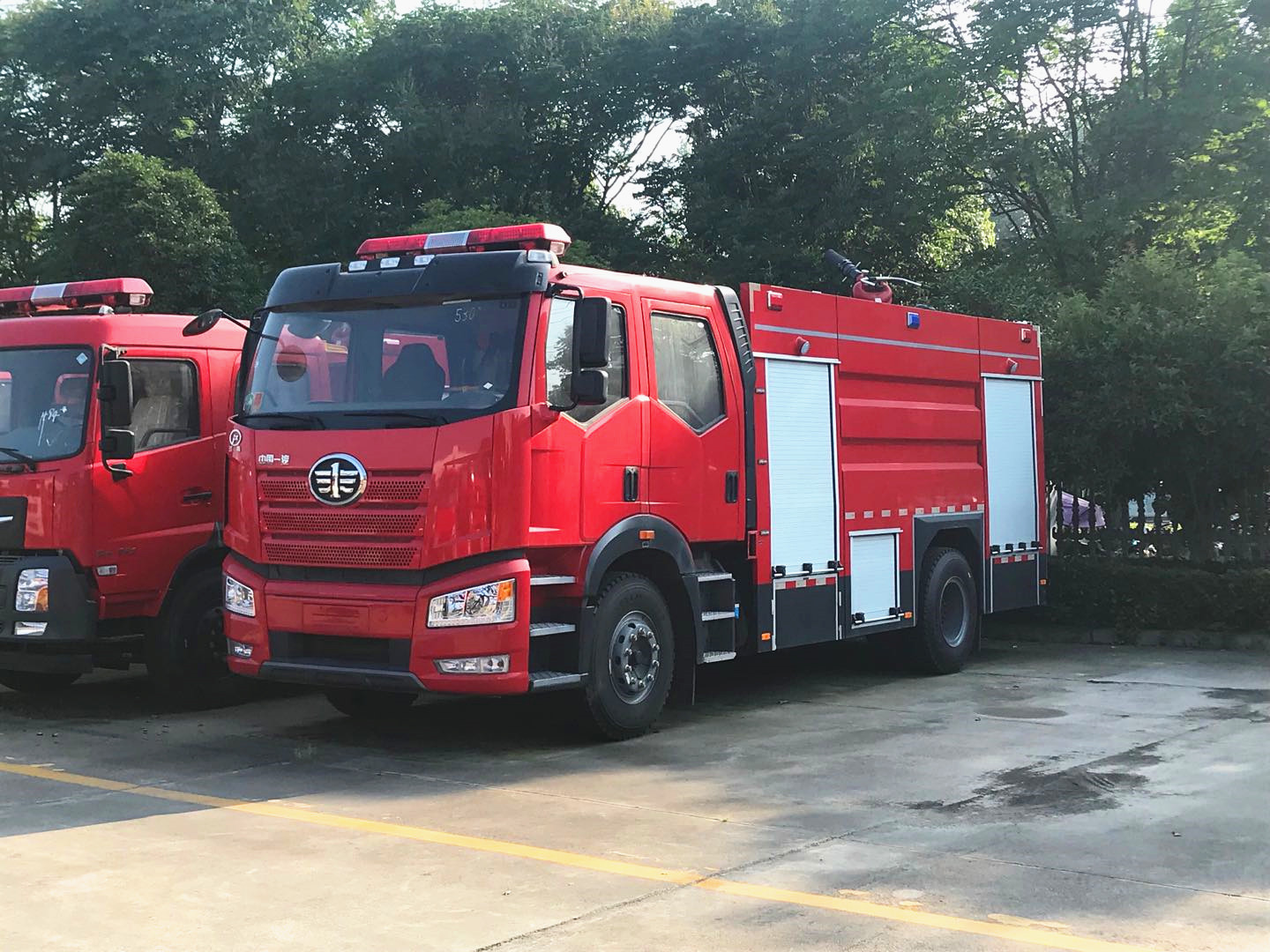 解放8噸中型水罐泡沫消防車