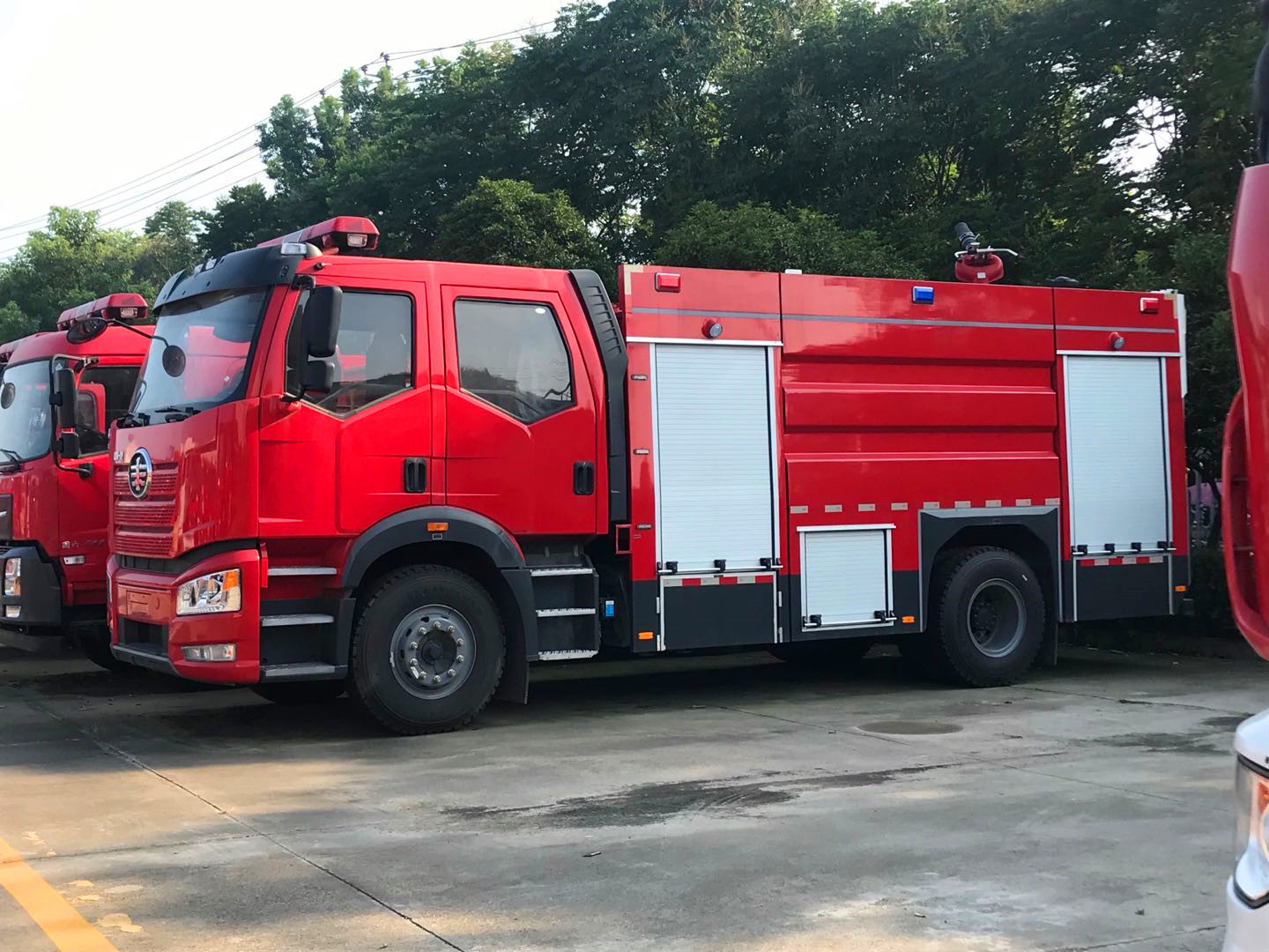 解放8噸中型水罐泡沫消防車