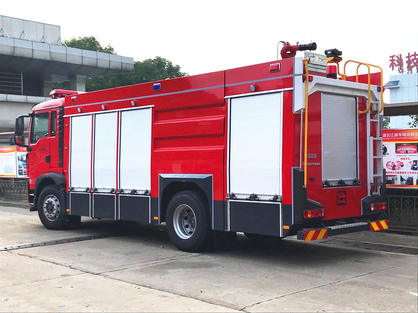 重汽10噸重型消防車
