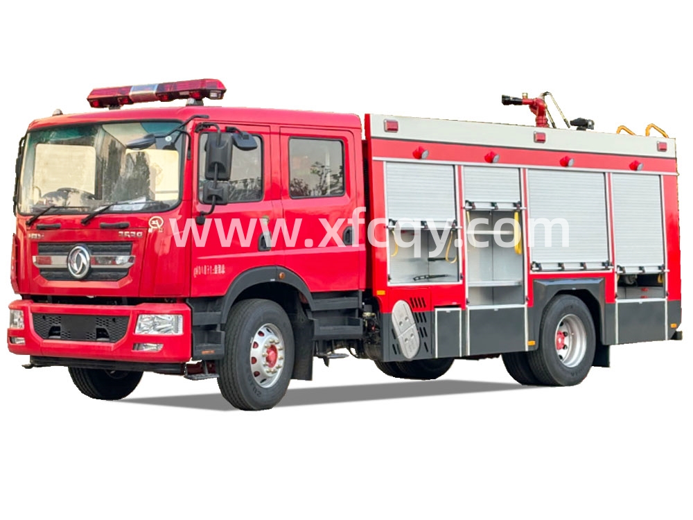 東風D9雙排7噸水罐消防車