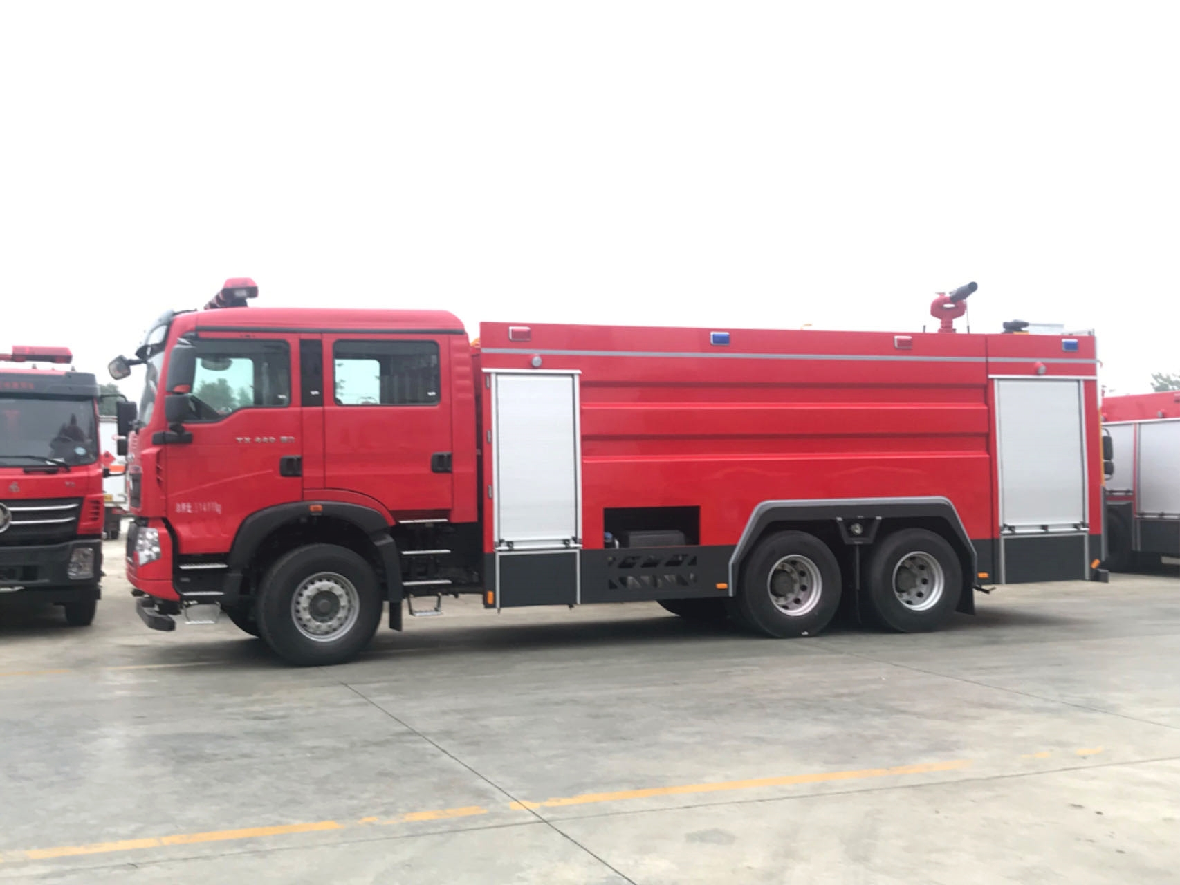 重汽8噸干粉泡沫聯(lián)用消防車