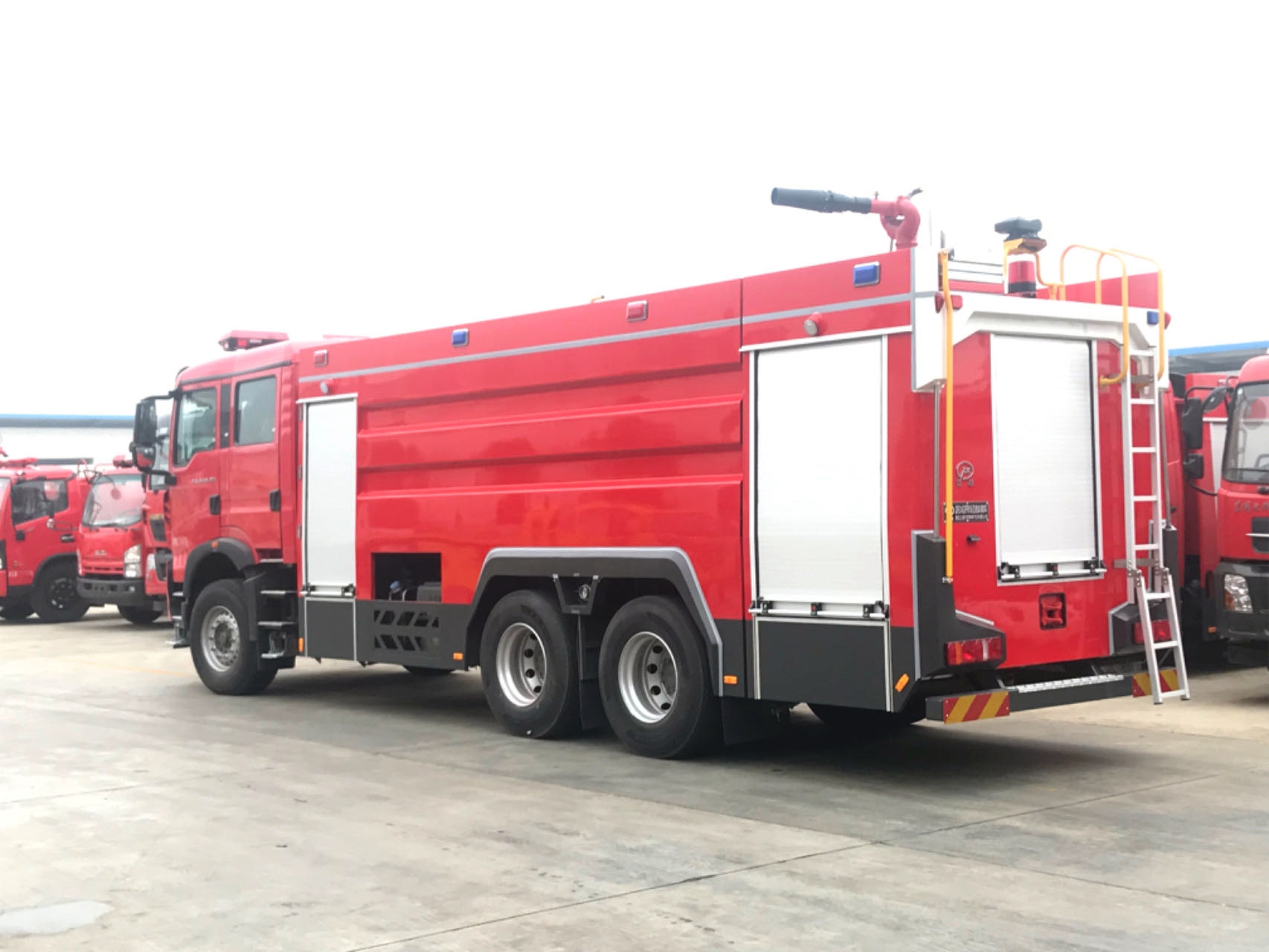 重汽8噸干粉泡沫聯(lián)用消防車